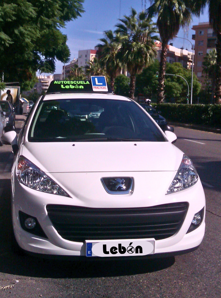 Coche realización prácticas para la obtención del permiso de conducir tipo B